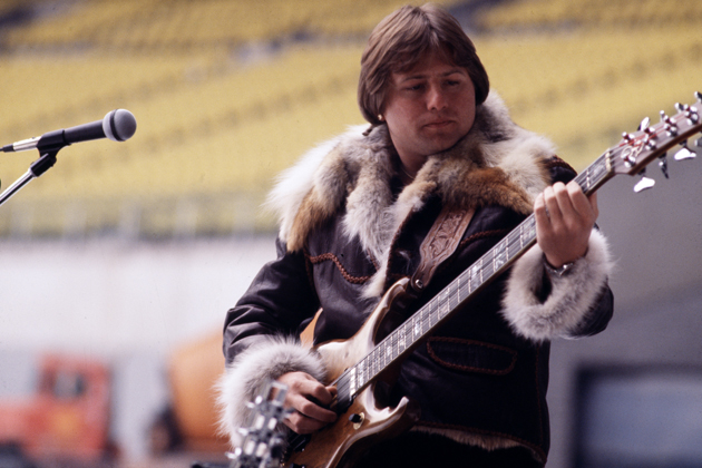 Greg Lake - I Believe In Father Christmas 
